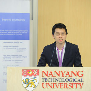 Goh Woon Peng (Interdisciplinary Graduate School, Nanyang Technological University) introduces Geoffrey West.